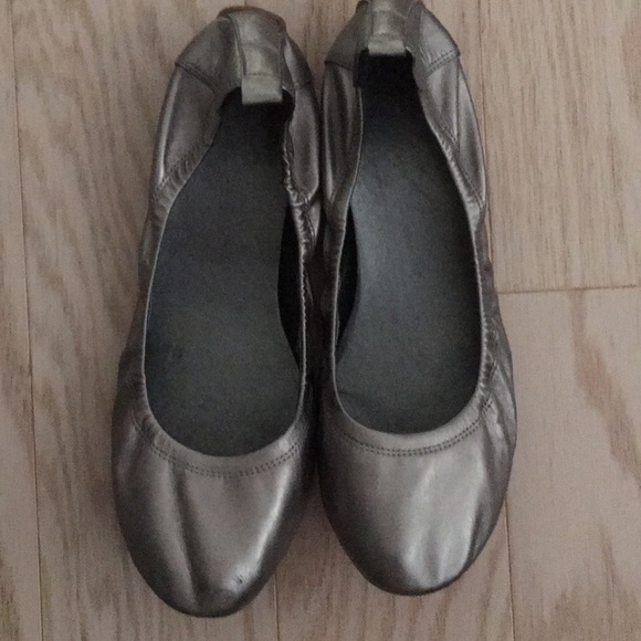 Cole Haan metallic flats Size 9.5B - Picture 4 of 7